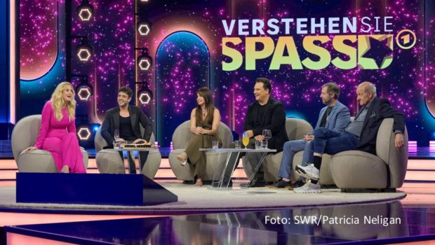 Mit aufwendigen Spaßfilmen und prominenten Gästen feierte „Verstehen Sie Spaß?“ am 7. Oktober im Ersten einen großen Quotenerfolg. Bei den 14- bis 29-Jährigen übertraf die von Barbara Schöneberger moderierte Show sogar deutlich die 20-Prozent-Marke. (Foto: SWR/Patricia Neligan)