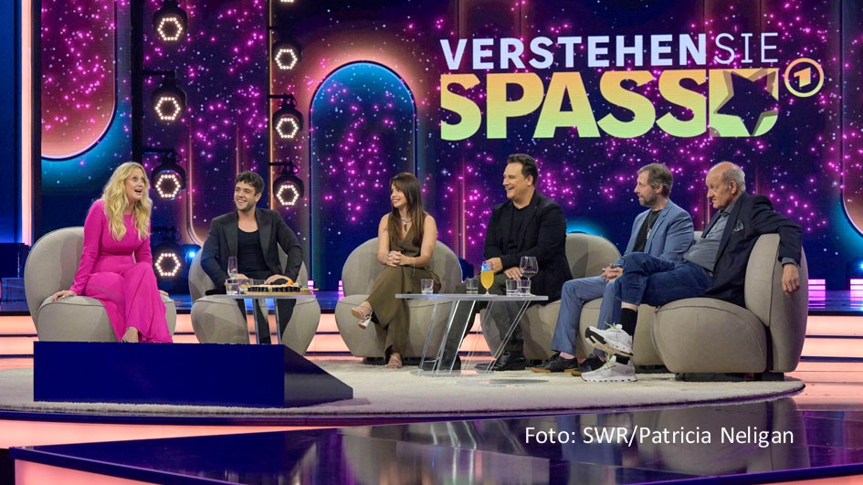 Mit aufwendigen Spaßfilmen und prominenten Gästen feierte „Verstehen Sie Spaß?“ am 7. Oktober im Ersten einen großen Quotenerfolg. Bei den 14- bis 29-Jährigen übertraf die von Barbara Schöneberger moderierte Show sogar deutlich die 20-Prozent-Marke. (Foto: SWR/Patricia Neligan)