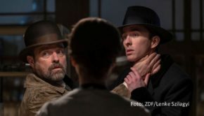 Im Wien des frühen 20. Jahrhunderts gehen Juergen Maurer als Inspektor Rheinhardt und Matthew Beard als Psychoanalytiker Dr. Liebermann wieder auf Verbrecherjagd. Die dritte Staffel der Krimi-Reihe „Vienna Blood“ feiert ab dem 26. März ihre deutsche Free-TV-Premiere im ZDF. (Foto: ZDF/Lenke Szilagyi)