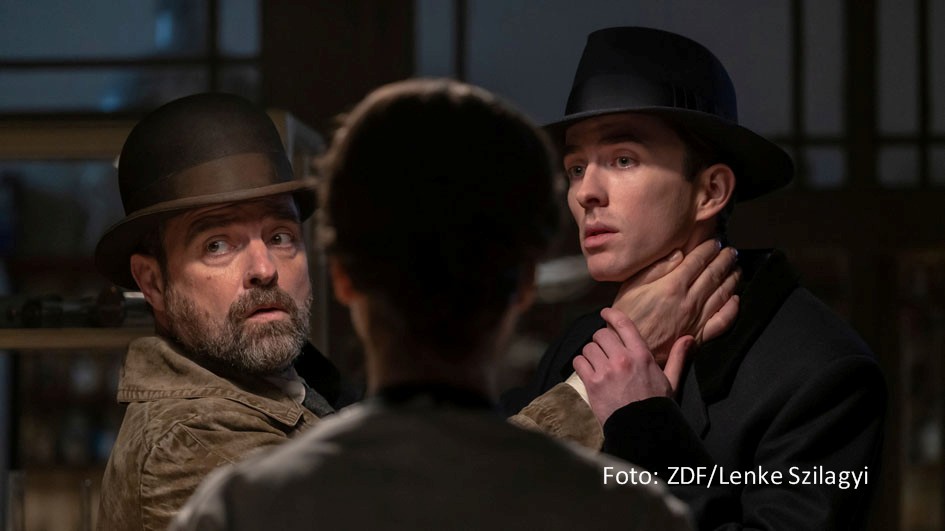 Im Wien des frühen 20. Jahrhunderts gehen Juergen Maurer als Inspektor Rheinhardt und Matthew Beard als Psychoanalytiker Dr. Liebermann wieder auf Verbrecherjagd. Die dritte Staffel der Krimi-Reihe „Vienna Blood“ feiert ab dem 26. März ihre deutsche Free-TV-Premiere im ZDF. (Foto: ZDF/Lenke Szilagyi)