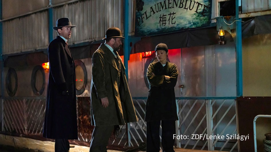 Als Polizist Oskar Rheinhardt und Psychoanalytiker Dr. Max Liebermann gehen Juergen Maurer und Matthew Beard am 2. April in der ZDF-Reihe „Vienna Blood“ wieder auf Verbrecherjagd. In der Folge „Der Schattengott“ geht’s um den mysteriösen Tod eines k.u.k. Offiziers und dessen Vergangenheit in China. (Foto: ZDF/Lenke Szilágyi)
