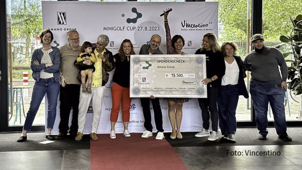 Der von TV-Talkmasterin Sandra Maischberger gegründete Verein Vincentino richtete am Wochenende in Berlin seinen traditionellen „Minigolf Cup“ aus. Dabei kamen 13.500 Euro an Spenden zusammen. Mit dem Geld werden Bildungsprojekte für Kinder und Jugendliche unterstützt. (Foto: Vincentino)