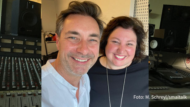 Moderator Marco Schreyl lädt am 8. Juni wieder zum „Tischgespräch“ auf WDR 5. Mit seinem Gast Meltem Kaptan spricht er u.a. über deren aktuellen Erfolg als Schauspielerin sowie über ihre Kindheit in Ostwestfalen. (Foto: M. Schreyl/smalltalk)