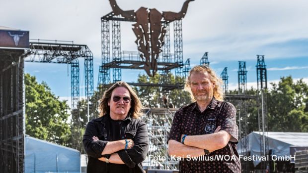 Die Bühnen stehen. Mit dem „Wacken Wednesday“ stimmen die Veranstalter Thomas Jensen und Holger Hübner ab dem heutigen 3. August auf das diesjährige Wacken Open Air ein. 75.000 Fans werden zu dem Heavy Metal-Spektakel erwartet, das nach zwei Jahren Zwangspause zurückkehrt. (Foto: Kai Swillus/WOA Festival GmbH)