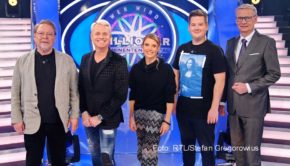 Eine Promi-Sonderausgabe von „Wer wird Millionär?“ mit Jürgen von der Lippe, Guido Cantz, Evi Sachenbacher-Stehle, Chris Tall und Gastgeber Günther Jauch strahlt RTL am heutigen Donnerstagabend aus. Sie ist Teil des 24-stündigen „Spendenmarathons“. (Foto: RTL/Stefan Gregorowius)