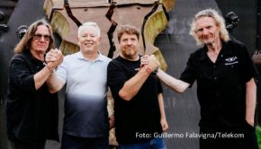 Auch Telekom-TV-Chef Arnim Butzen ließ sich das Wacken Open Air 2024 nicht entgehen und traf vor Ort u.a. auf die Festivalgründer Thomas Jensen und Holger Hübner sowie Lars-Oliver Voigt vom Livestream-Partner Live Nation. Nun kündigten Telekom und W:O:A eine Verlängerung ihrer Zusammenarbeit an. (Foto: Guillermo Falavigna/Telekom)