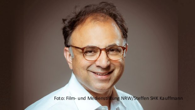 Ab Januar 2024 wird der Journalist, Produzent und Verlagsmanager Walid Nakschbandi der neue Mann an der Spitze der Film- und Medienstiftung NRW. Er wechselt von der Holtzbrinck-Gruppe als Geschäftsführer zu der Länderförderung nach Düsseldorf. (Foto: Film- und Medienstiftung NRW/Steffen SHK Kauffmann)