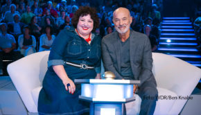 Eckart von Hirschhausen lädt am 9. September in der ARD wieder zur „Hirschhausen-Show“. Dieses Mal stellen sich Heiner Lauterbach, Collien Ulmen-Fernandes, Felix Neureuther und Meltem Kaptan dem Quiz um die titelgebende Frage: „Was kann der Mensch?“ (Foto: WDR/Ben Knabe)