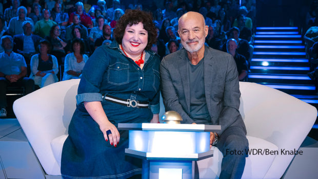Eckart von Hirschhausen lädt am 9. September in der ARD wieder zur „Hirschhausen-Show“. Dieses Mal stellen sich Heiner Lauterbach, Collien Ulmen-Fernandes, Felix Neureuther und Meltem Kaptan dem Quiz um die titelgebende Frage: „Was kann der Mensch?“ (Foto: WDR/Ben Knabe)