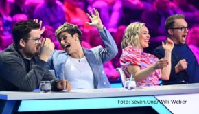 In der dritten Runde von „Wer isses?“ bekommen die Stammdetektive Chris Tall und Ralf Schmitz prominente Verstärkung von Moderatorin Ruth Moschner und Comedy-Star Tahnee. ProSieben und Joyn zeigen das Ratespiel um Berufe, Hobbys und persönliche Eigenheiten am 12. März. (Foto: Seven.One/Willi Weber)