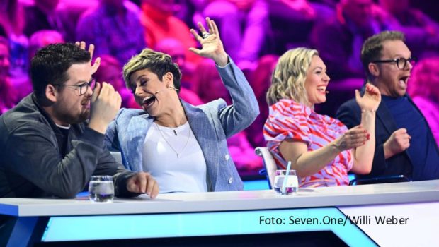 In der dritten Runde von „Wer isses?“ bekommen die Stammdetektive Chris Tall und Ralf Schmitz prominente Verstärkung von Moderatorin Ruth Moschner und Comedy-Star Tahnee. ProSieben und Joyn zeigen das Ratespiel um Berufe, Hobbys und persönliche Eigenheiten am 12. März. (Foto: Seven.One/Willi Weber)