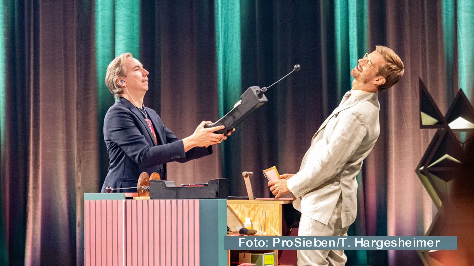 Zum dritten Mal nehmen die Promis Olli Schulz, Nilam Farooq und Fahri Yardim heute den Moderatoren-Posten von Joko Winterscheidt ins Visier. In der neuen Ausgabe von „Wer stiehlt mir die Show?“ bei ProSieben versucht außerdem „Wildcard“-Kandidat Gordon sein Spiel- und Quizglück. (Foto: ProSieben/Timmy Hargesheimer)