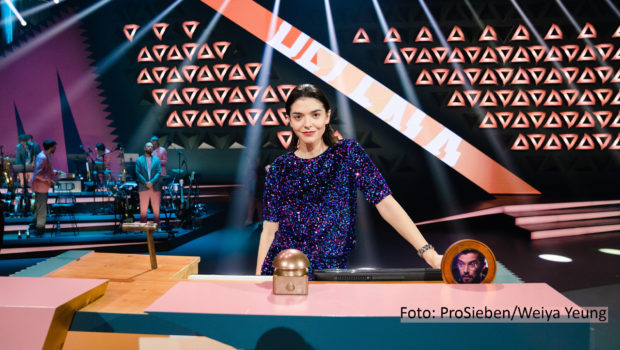Als erster Wildcard-Teilnehmerin überhaupt gelang es der 26-jährigen Helena am vergangenen Sonntag, Joko Winterscheidt die Moderation seiner Quizshow abzunehmen. Am kommenden 26. Februar darf sie deswegen „Wer stiehlt mir die Show?“ nach ihren Wünschen gestalten. (Foto: ProSieben/Weiya Yeung)