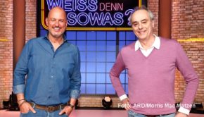 Kochduell bei „Wer weiß denn sowas?“: Frank Rosin, dessen zwei Michelin-Sterne gerade frisch bestätigt wurden, trifft am heutigen 10. März in der ARD-Quizshow auf seinen Berufskollegen und „Grill den Henssler“-Juroren Christian Rach. (Foto: ARD/Morris Mac Matzen)