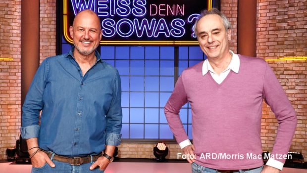 Kochduell bei „Wer weiß denn sowas?“: Frank Rosin, dessen zwei Michelin-Sterne gerade frisch bestätigt wurden, trifft am heutigen 10. März in der ARD-Quizshow auf seinen Berufskollegen und „Grill den Henssler“-Juroren Christian Rach. (Foto: ARD/Morris Mac Matzen)