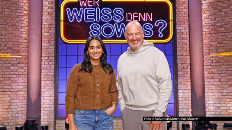 Bei „Wer weiß denn sowas?“ steht am Abend des 20. Januar ein Duell unter Kochprofis an. Sterneköchin Alina Meissner-Bebrout stellt sich im Wissensquiz im Ersten ihrem Kollegen Frank Rosin. Los geht’s im Ersten um 18:00 Uhr. Foto © ARD/NDR/Morris Max Matzen