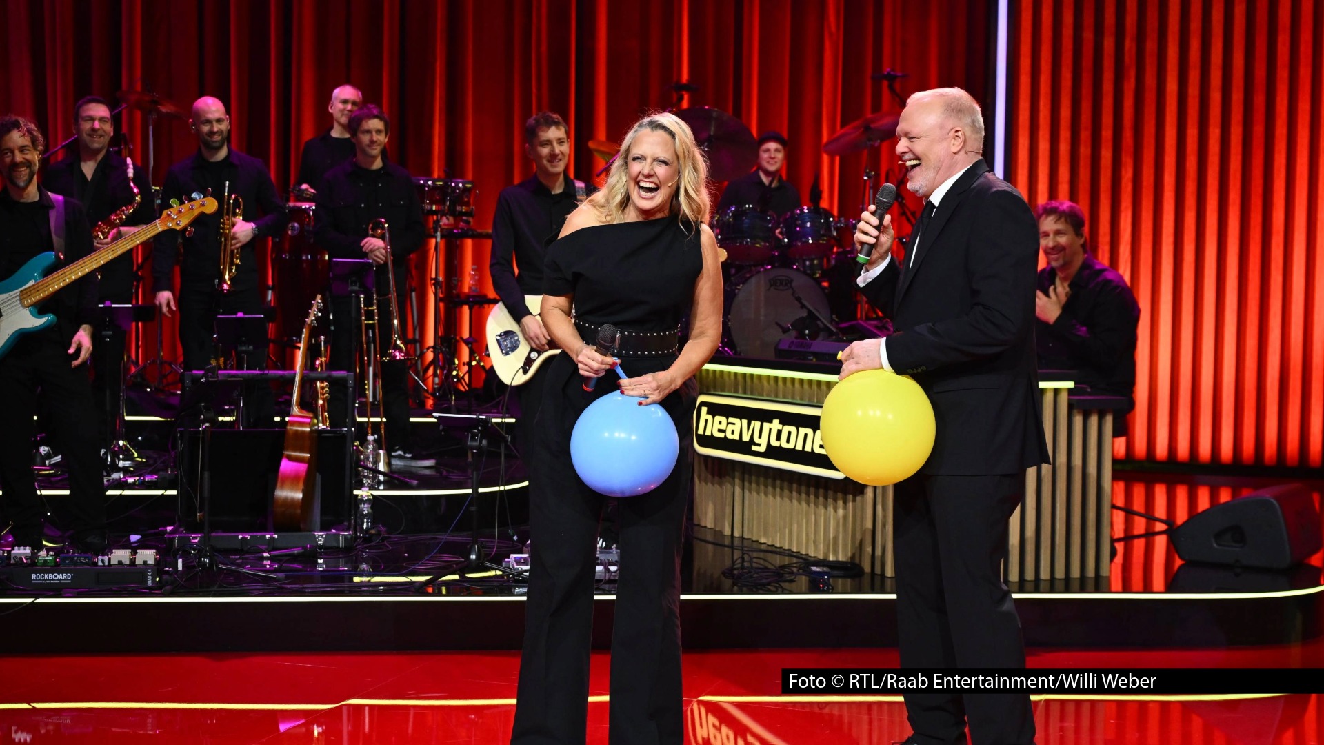 Nach zwei erfolgreichen Auftaktfolgen ist es nun offiziell: RTL setzt die neue Samstagabendshow „Wer weiß wie wann was war?“ fort. In der zweiten Jahreshälfte lädt das Duo Barbara Schöneberger und Stefan Raab zu neuen Ausgaben ihres Formats ein. Foto © RTL/Raab Entertainment/Willi Weber
