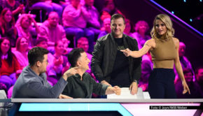Die zweite Staffel der humorvollen Rateshow „Wer isses?“ geht am 16. Juli bei ProSieben und Joyn zu Ende. Auch zum Abschluss bekommen die Teamkapitäne Michelle Hunziker und Chris Tall prominente Unterstützung: Die Comedians Özcan Cosar und Martin Klempnow sind als Gäste mit dabei. Foto © Joyn/Willi Weber