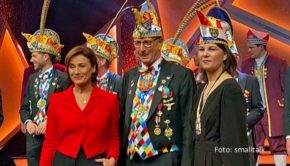 Am heutigen 6. Februar läuft im Ersten die von Sandra Maischberger und dem Präsidenten des Aachener Karnevalsvereins, Wolfgang Hyrenbach, moderierte 73. Verleihung des Ordens wider den tierischen Ernst. Zur Ritterin wurde Außenministerin Annalena Baerbock geschlagen. (Foto: smalltalk)