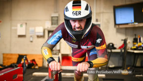 Bevor es am 11. November ernst wird, müssen sich die prominenten Kandidatinnen und Kandidaten bereits heute im „TV total Wok WM – Qualifying" beweisen. „TV total“-Moderator Sebastian Pufpaff hat sich am Wettbewerbsort Winterberg mutig vorbereitet. (Foto: ProSieben/Willi Weber)