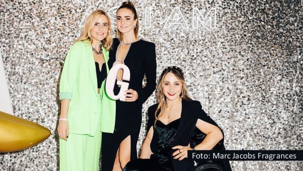 Bei der zweiten Verleihung des „Glamour Women of the Year Award“ in Berlin wurde u.a. die Paralympics-Siegerin Elena Semechin ausgezeichnet. Als Laudatorin trat „Sportschau“-Moderatorin Stephanie Müller-Spirra auf. Eine der ersten Gratulantinnen war die ehemalige Bahnradsportlerin Kristina Vogel. (Foto: Marc Jacobs Fragrances)