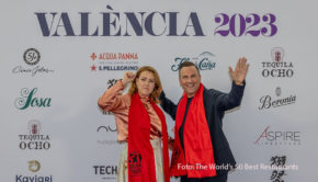 Bei der Präsentation der „World’s 50 Best Restaurants 2023“ in Valencia konnte sich Zwei-Sterne-Koch Tim Raue mit seiner Geschäftspartnerin Marie-Anne Wild über einen großen Erfolg freuen: Das Berliner „Restaurant Tim Raue“ wird in der Rangliste als bestes deutsches Lokal auf Platz 40 geführt. (Foto: The World’s 50 Best Restaurants)