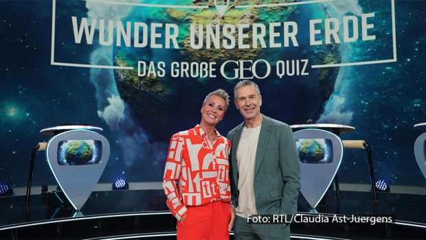 Das Moderations-Duo Sonja Zietlow und Dirk Steffens lädt am 20. Juli zur ersten Ausgabe von „Wunder unserer Erde – Das große GEO-Quiz“ bei RTL ein. Sänger Sasha, Comedienne Ilka Bessin und „Let’s Dance“-Jurorin Motsi Mabuse u.a. stellen sich den Quizfragen rund um die erstaunlichsten Naturphänomene. (Foto: RTL/Claudia Ast-Juergens)
