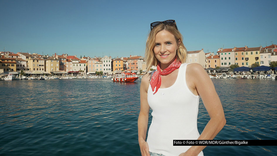 Als Neuzugang in der „Wunderschön!“-Reisegruppe der ARD feiert Stephanie Müller-Spirra am 16. August ihren Einstand. Der MDR zeigt die Folge „Istrien – Kroatiens überraschende Halbinsel“. Müller-Spirra ist überzeugt: Hier passt der Titel der Sendereihe zu 100 Prozent. Foto © WDR/MDR/Günther/Bigalke