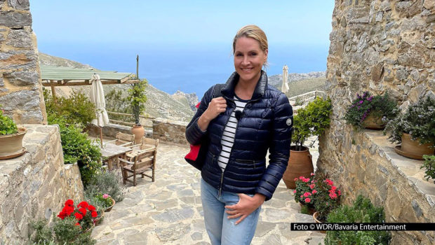 Eine neue Folge des Reisemagazins „Wunderschön“ steht am 3. August im WDR Fernsehen auf dem Programm. Reporterin Judith Rakers erkundet darin den Westen der griechischen Insel Kreta – und lernt dabei zahlreiche interessante Schauplätze abseits der üblichen Tourismuspfade kennen. Foto © WDR/Bavaria Entertainment