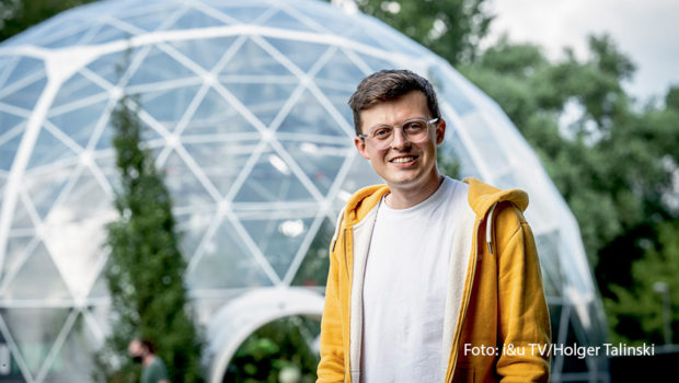 Zum dritten Mal versammelt sich die Influencer-Gruppe um „YouTopia“-Erfinder Jacob Beautemps in Köln, um auf Themen wie Klimaschutz und Nachhaltigkei aufmerksam zu machen. Unterstützung bei dem Multi-Channel-Event kommt von Promis wie Lars Klingbeil, Laura Karasek, Eko Fresh und Eckart von Hirschhausen. (Foto: i&u TV/Holger Talinski)