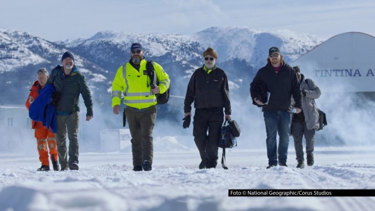 Die neue Doku-Serie „Yukon Rescue – Einsatz bei Eis und Schnee“ begleitet Einsatzkräfte in Dawson City im Norden Kanadas, die unter extremen Winterbedingungen rund um die Uhr Menschen retten und wichtige Versorgungswege sichern. National Geographic zeigt die erste Folge am 9. März. Foto © National Geographic/Corus Studios