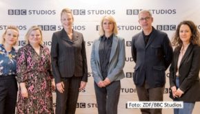 Das ZDF und BBC Studios setzen ihre Kooperation über mehrere weitere Jahre in intensivierter Form fort. Dies gaben Jessica Wirdemann, Rebecca Ransley und Janet Brown von BBC Studios sowie Jasmin Maeda, Frank Seyberth und Eva Kamin vom ZDF im Rahmen der Content London bekannt. (Foto: ZDF/BBC Studios)