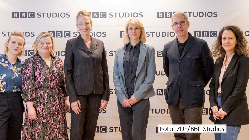 Das ZDF und BBC Studios setzen ihre Kooperation über mehrere weitere Jahre in intensivierter Form fort. Dies gaben Jessica Wirdemann, Rebecca Ransley und Janet Brown von BBC Studios sowie Jasmin Maeda, Frank Seyberth und Eva Kamin vom ZDF im Rahmen der Content London bekannt. (Foto: ZDF/BBC Studios)