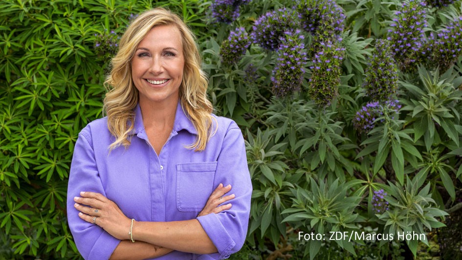 Am 9. Juni lässt Gastgeberin Andrea Kiewel im „ZDF-Fernsehgarten“ die 2000er Jahre wieder auferstehen. Beim launigen Rückblick auf das Millenniumsjahrzehnt sind u.a. Sonya Kraus, Jochen Schropp, Ben Blümel sowie Musik-Acts Captain Jack, Marquess und Kate Ryan als Gäste dabei. (Foto: Marcus Hoehn)