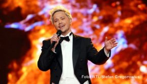 Die Sänger Thomas Anders und Max Mutzke gehören zum Promi-Panel, das am 7. August in der RTL-Show „Zeig uns Deine Stimme“ die Rate-Kandidaten unterstützt. Es geht darum, herauszufinden, ob Charaktere wie der „Cellist“ tatsächlich singen können oder zum Vollplayback nur so tun als ob. (Foto: RTL/Stefan Gregorowius)