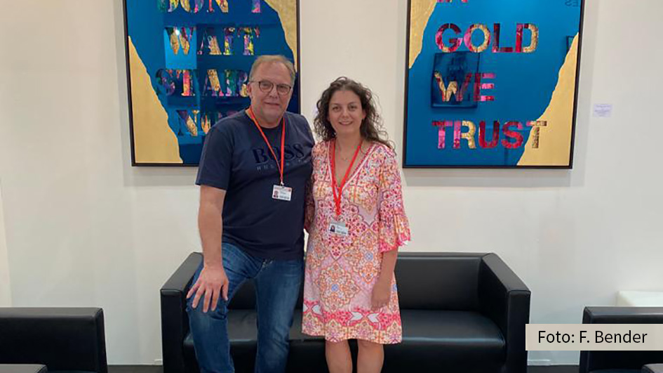 Siri Erben von der Galerie art box berlin präsentiert auf der diesjährigen art Karlsruhe u.a. Bilder des Pop-Art-Künstlers Devin Miles. Bereits gestern stellte sie in der Fächerstadt die neuesten Arbeiten von Jungstar Leon Löwentraut vor. (Foto: F. Bender)