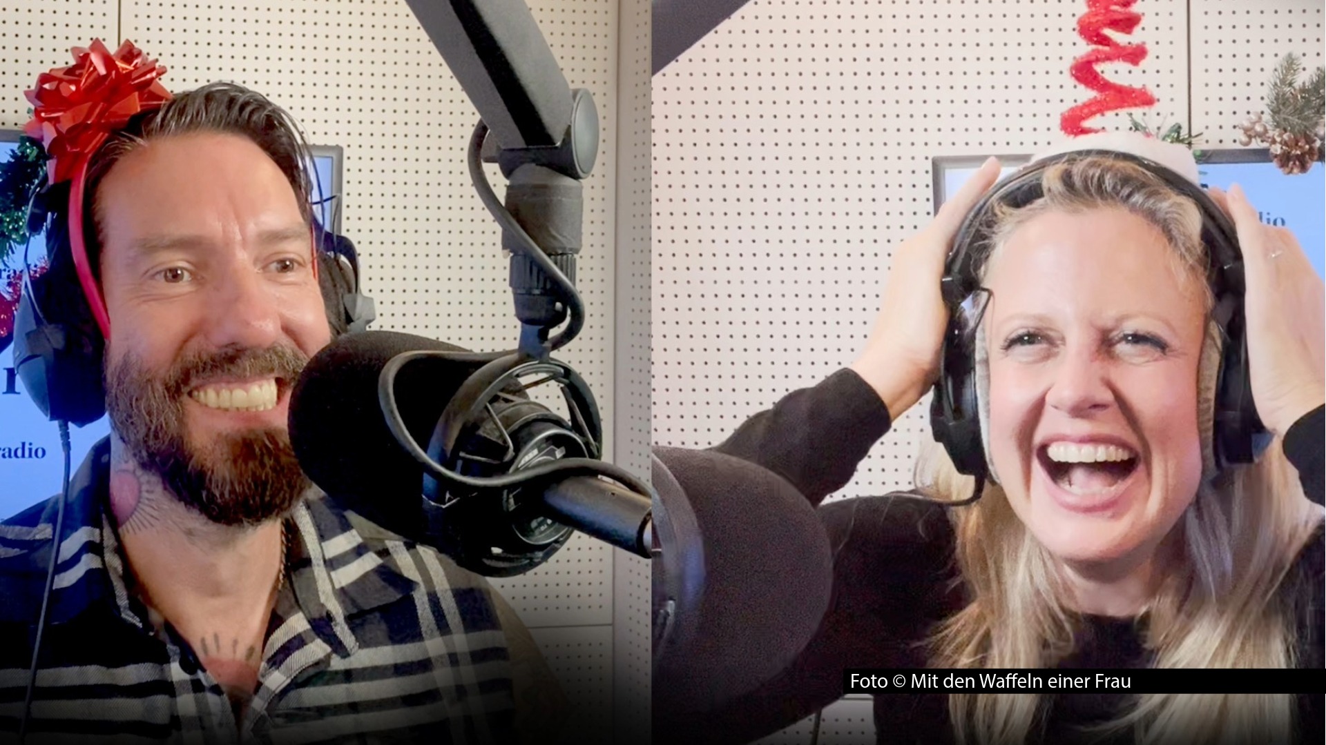 Es weihnachtet sehr im „Mit den Waffeln einer Frau“-Studio. Bevor nächste Woche das große Live-Weihnachtsspecial steigt, widmet sich Gastgeberin Barbara Schöneberger in der aktuellen Folge gemeinsam mit Alec Völkel den wichtigsten Fragen an den Weihnachtsmann. Foto © Mit den Waffeln einer Frau