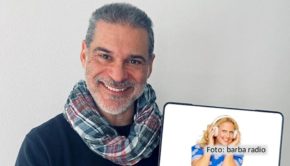 Comedian und Schauspieler Rick Kavanian ist der Gesprächsgast von Entertainerin Barbara Schöneberger in der aktuellen Podcast-Folge von „Mit den Waffeln einer Frau“. Es geht u.a. um die Fortsetzung des „Schuh des Manitu“, starken Haarwuchs und Partynächte in München. (Foto: barba radio)