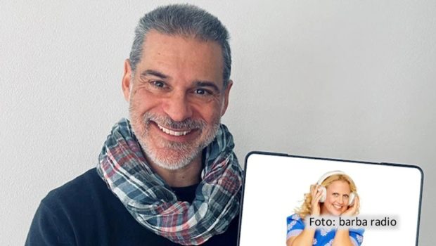 Comedian und Schauspieler Rick Kavanian ist der Gesprächsgast von Entertainerin Barbara Schöneberger in der aktuellen Podcast-Folge von „Mit den Waffeln einer Frau“. Es geht u.a. um die Fortsetzung des „Schuh des Manitu“, starken Haarwuchs und Partynächte in München. (Foto: barba radio)