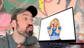 Zur neuen Ausgabe des barba radio-Podcasts „Mit den Waffeln einer Frau“ begrüßt Gastgeberin Barbara Schöneberger den „Dschungelcamp“-Moderator Jan Köppen. Er spricht mit ihr u.a. über Kisten in seinem Keller, fragwürdige Date-Ideen und die Freizeitgestaltung in Australien. (Foto © Mit den Waffeln einer Frau)