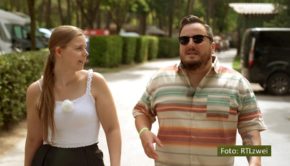 Auf dem Campingplatz Marina di Venezia läuten die Hochzeitsglocken. In einer neuen Folge der Doku-Soap „Bella Italia – Camping auf Deutsch“ am 2. September bei RTLzwei wollen Annika und Lex den Bund fürs Leben schließen. Zu ihrer großen Freude gibt’s dazu überraschenden Besuch. (Foto: RTLzwei)