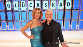 Am 4. April präsentieren Sonya Kraus und Guido Cantz bei RTLzwei eine neue Folge des „Glücksrads“, in der wieder sechs Kandidaten ihr Glück am namensgebenden Rad versuchen. Die Teilnehmenden geben alles, um im großen Finale einen höchstmöglichen Geldgewinn zu erzielen. (Foto: RTLzwei/Willi Weber)
