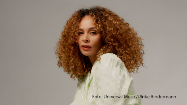 Sängerin Joy Denalane, die unlängst als erste Deutsche ein Album auf dem legendären Motown-Label veröffentlicht hat, sitzt neben u.a. Bill Kaulitz und Tony Visconti in der Jury für den Anchor Award beim diesjährigen Reeperbahn Festival. Der Branchentreff in der Hansestadt beginnt am 21. September. (Foto: Universal Music/Ulrike Rindermann)