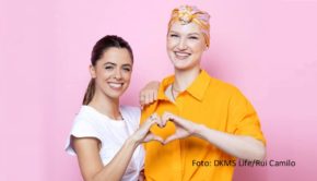 Als Kampagnenbotschafterinnen machen Sängerin Vanessa Mai und Krebspatientin Natascha auf eine aktuelle Spendenkampagne der Organisation DKMS Life aufmerksam. Mit dem gesammelten Geld sollen kostenlose Kosmetikseminare für erkrankte Mädchen und Frauen finanziert werden. (Foto: DKMS Life/Rui Camilo)