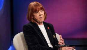 In der aktuellen Ausgabe der ARD-Talkshow „Maischberger“ am 3. März ist u.a. Gisèle Pelicot zu Gast. Die Französin, die durch ihren Mann zum Opfer systematischer Vergewaltigungen wurde, spricht u.a. über ihre Erfahrungen im Prozess und ihr heutiges gesellschaftliches Engagement. (Foto © WDR/Oliver Ziebe)