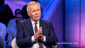 In der neuesten Ausgabe ihrer Talkshow am 11. Juni diskutiert Sandra Maischberger mit ihren Gästen die Ergebnisse der Europawahl. Bundespräsident a.D. Christian Wulff und weitere Gäste analysieren dabei die Auswirkungen auf die politische Landschaft in Deutschland und der Europäischen Union. (Foto: WDR/Oliver Ziebe)