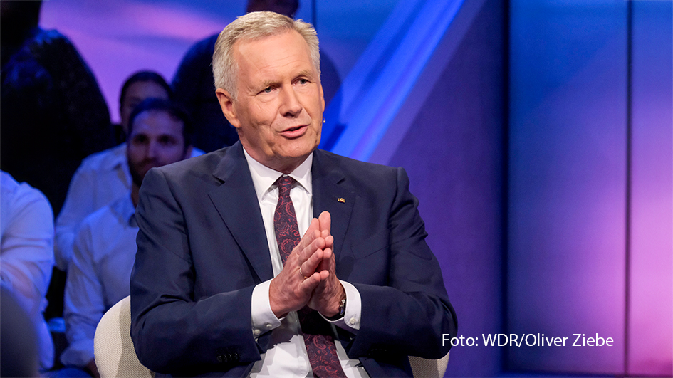 In der neuesten Ausgabe ihrer Talkshow am 11. Juni diskutiert Sandra Maischberger mit ihren Gästen die Ergebnisse der Europawahl. Bundespräsident a.D. Christian Wulff und weitere Gäste analysieren dabei die Auswirkungen auf die politische Landschaft in Deutschland und der Europäischen Union. (Foto: WDR/Oliver Ziebe)