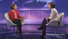 Die ukrainische Gegenoffensive ist angelaufen, doch Kiews Truppen stoßen auf heftigen Widerstand der russischen Seite. Sandra Maischberger spricht in ihrer ARD-Talkshow am 21. Juni u.a. mit der Militärexpertin Claudia Major über die aktuellen Entwicklungen im Kriegsgebiet. (Foto: WDR/Oliver Ziebe)