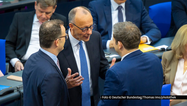 Friedrich Merz wurde am heutigen 6. Mai überraschend nicht im ersten Wahlgang zum Bundeskanzlergewählt. Sandra Maischberger diskutiert am Abend mit ihren Gästen über die politischen Entwicklungen des Tages – und was sie für die Zukunft Deutschlands bedeuten. Foto © Deutscher Bundestag/Thomas Imo/photothek