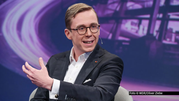 ARD/WDR MAISCHBERGER FOLGE 849, am Dienstag (10.12.24) um 22:50 Uhr im ERSTEN. Zu Gast bei Moderatorin Sandra Maischberger: Philipp Amthor (Generalsekretär der CDU Mecklenburg-Vorpommern). © WDR/Oliver Ziebe, honorarfrei - Verwendung gemäß der AGB im engen inhaltlichen, redaktionellen Zusammenhang mit genannter WDR-Sendung bei Nennung "Bild: WDR/Oliver Ziebe" (S2+). WDR Kommunikation/Redaktion Bild, Köln, Tel: 0221/220 -7132 oder -7133, Fax: -777132, bildkommunikation@wdr.de